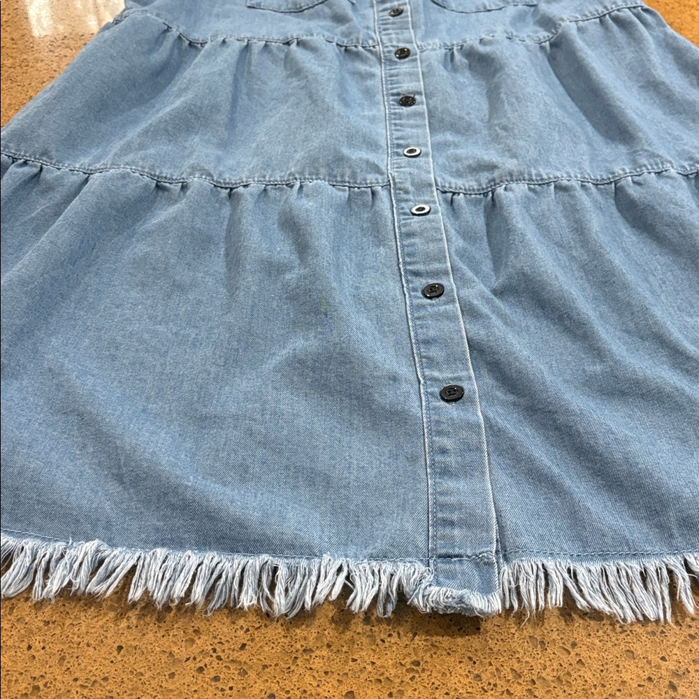 Sleeveless Denim Button-Front Dress in Blue - Picture 4 of 8
